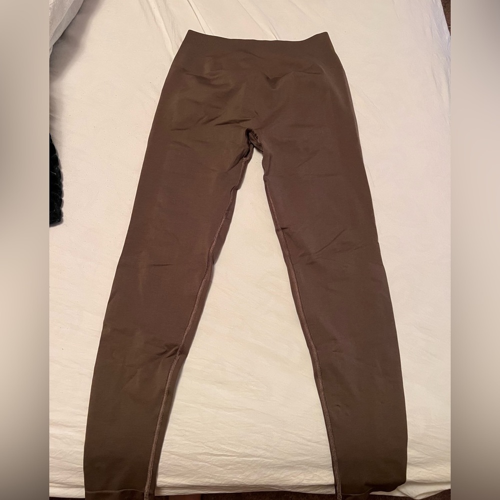 Alphalete Amplify leggings. Worn a few times. Color is Mocha.